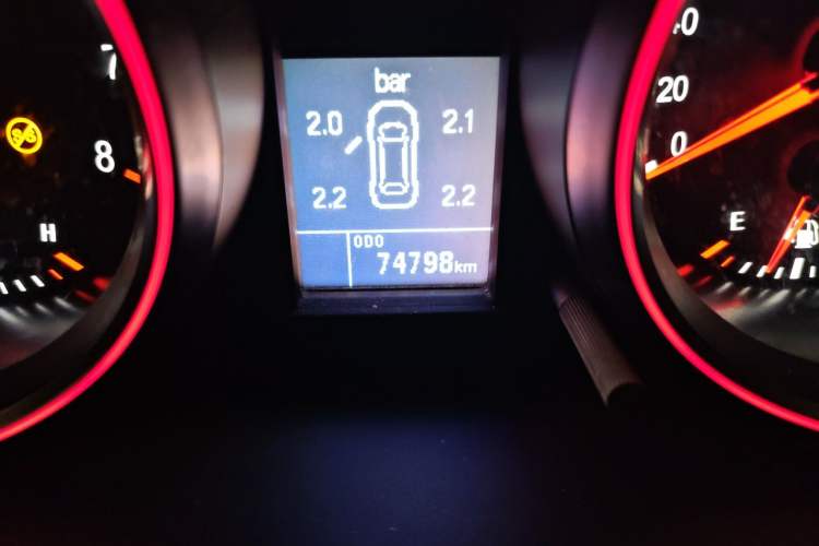 Used Haval H6 2017 Red-Label Sport Edition 1.5T Manual Two-Wheel Drive Elite Model Odometer Close Up