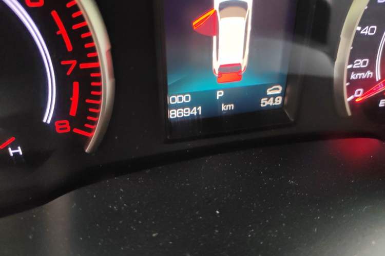 Used Haval H6 2017 Red Label 2.0T Automatic Two-Wheel Drive ZhiShang Model Odometer Close Up
