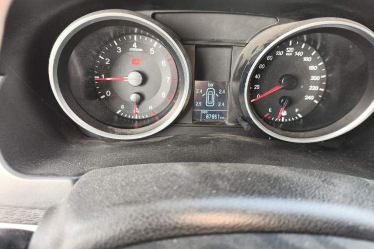 Used Haval H6 2017 Red-Label Sport Edition 1.5T Manual Two-Wheel Drive Elite Model Odometer Close Up