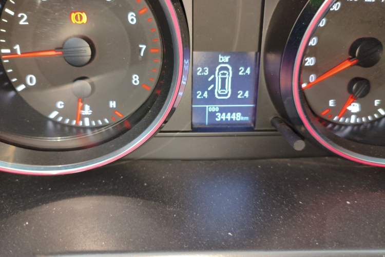 Used Haval H6 2017 Classic Edition 1.5T Manual Two-Wheel Drive Elite Model Odometer Close Up