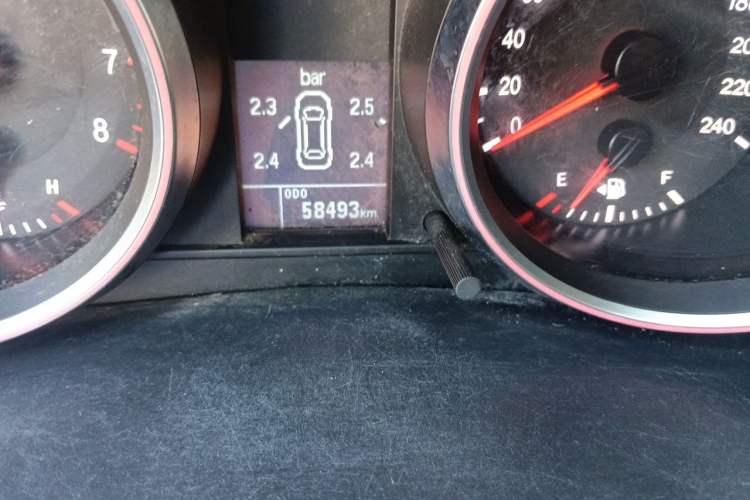 Used Haval H6 2017 Red-Label Sport Edition 1.5T Manual Two-Wheel Drive Elite Model Odometer Close Up