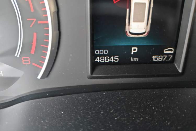 Used Haval H6 2017 Red Label 2.0T Automatic Two-Wheel Drive ZhiShang Model Odometer Close Up