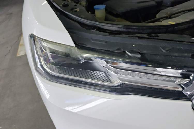 Used Haval H6 2017 Blue Label 1.5T Automatic Two-Wheel Drive Leading Plus Model Right Front Headlight