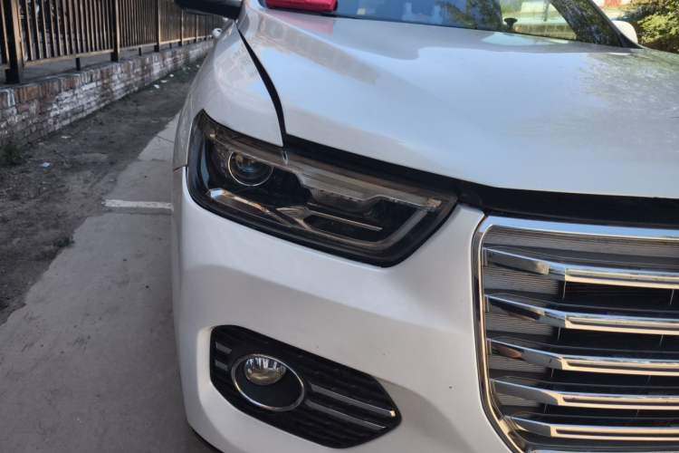 Used Haval H6 2017 Red Label 2.0T Automatic Two-Wheel Drive ZhiShang Model Right Front Headlight