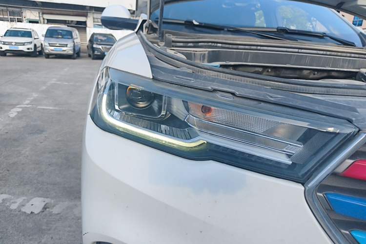 Used Haval H6 2017 Blue Label 2.0T Automatic Two-Wheel Drive Leading Model Right Front Headlight