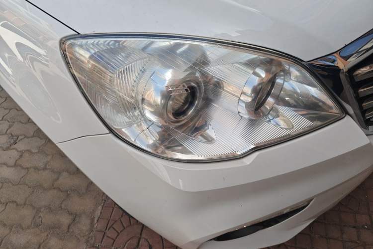 Used Haval H6 2017 Classic Edition 1.5T Automatic Two-Wheel Drive Elite Model Right Front Headlight