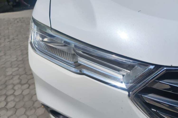 Used Haval H6 2017 Blue Label 1.5T Automatic Two-Wheel Drive ZhiShang Model Right Front Headlight