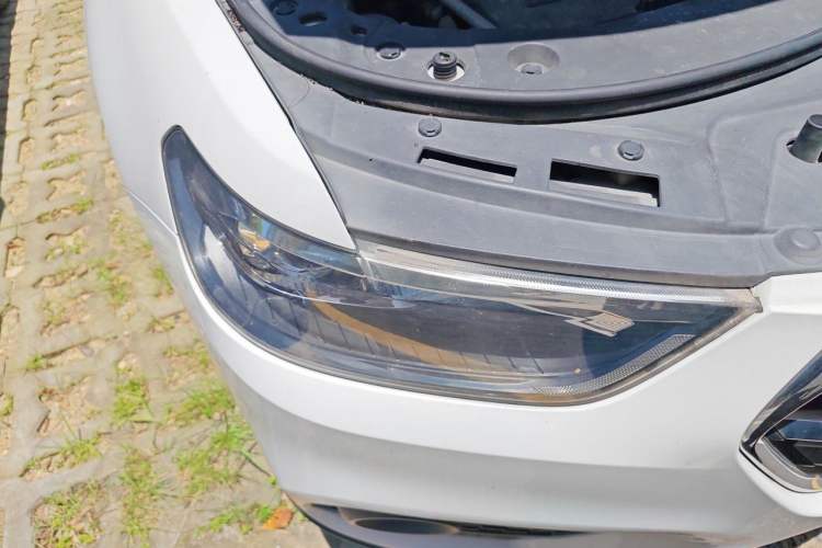 Used Haval H6 2017 Revised Blue-Label Sport Version 1.5T Automatic Two-Wheel Drive Luxury Trim Right Front Headlight