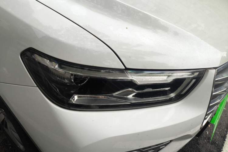 Used Haval H6 2017 Red Label 2.0T Automatic Two-Wheel Drive ZhiShang Model Right Front Headlight