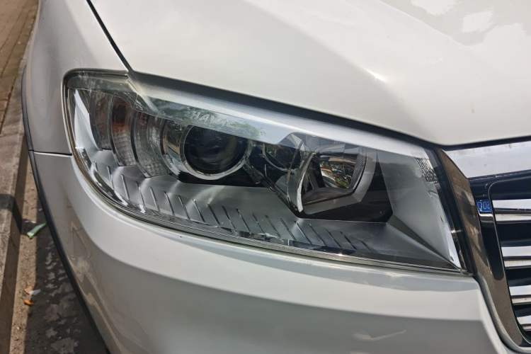 Used Haval H6 2017 Red-Label Sport Edition 1.5T Automatic Two-Wheel Drive Luxury Model Right Front Headlight