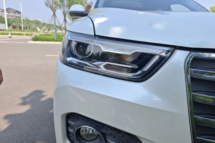 Used Haval H6 2017 Red-Label 1.5T Automatic Two-Wheel Drive Smart Edition Right Front Headlight