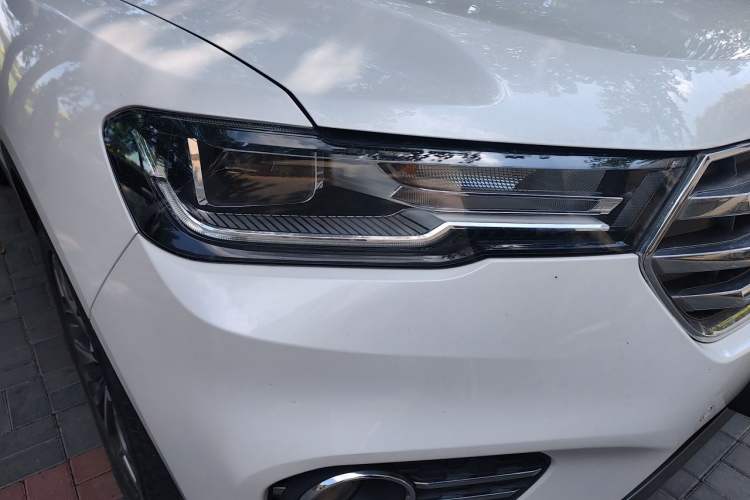 Used Haval H6 2017 Blue Label 2.0T Automatic Two-Wheel Drive Leading Model Right Front Headlight