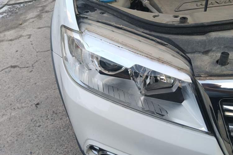 Used Haval H6 2017 Red-Label Sport Edition 1.5T Automatic Two-Wheel Drive Luxury Model Right Front Headlight