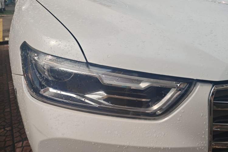 Used Haval H6 2017 Red Label 2.0T Automatic Two-Wheel Drive ZhiShang Model Right Front Headlight