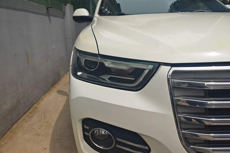 Used Haval H6 2017 Red Label 2.0T Automatic Two-Wheel Drive ZhiShang Model Right Front Headlight