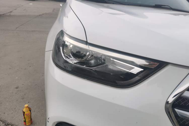 Used Haval H6 2017 Blue Label Sport Edition 1.5T Automatic Two-Wheel Drive Luxury Model Right Front Headlight