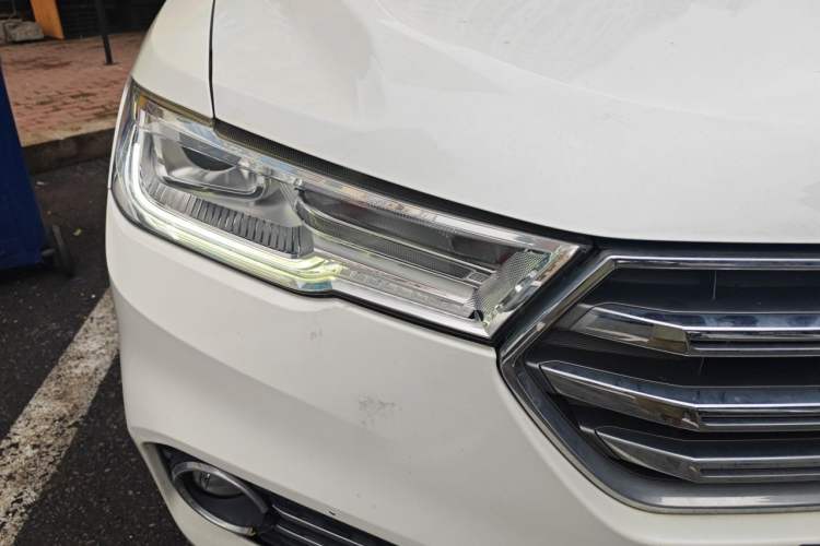 Used Haval H6 2017 Blue Label 2.0T Automatic Two-Wheel Drive Smart Edition Right Front Headlight