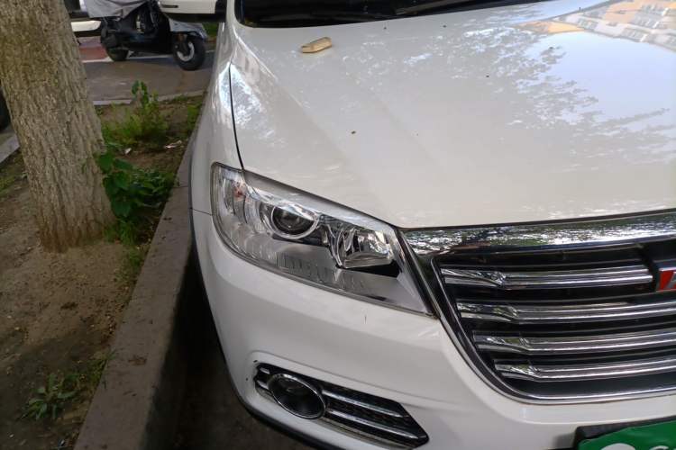 Used Haval H6 2017 Revised Red-Label Sport Version 1.5T Automatic Two-Wheel Drive Premium Edition Right Front Headlight