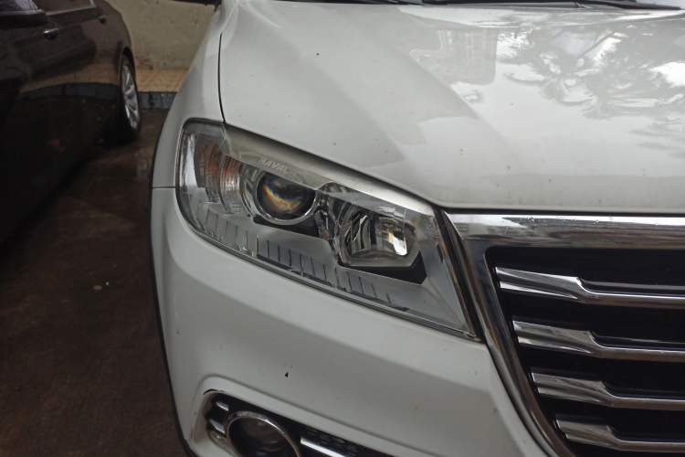 Used Haval H6 2017 Red-Label Sport Edition 1.5T Automatic Two-Wheel Drive Luxury Model Right Front Headlight