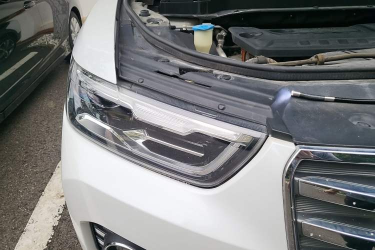 Used Haval H6 2017 Red Label 2.0T Automatic Two-Wheel Drive ZhiShang Model Right Front Headlight