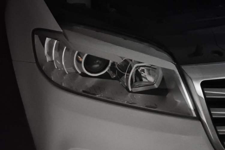 Used Haval H6 2017 Red-Label Sport Edition 1.5T Manual Two-Wheel Drive Elite Model Right Front Headlight