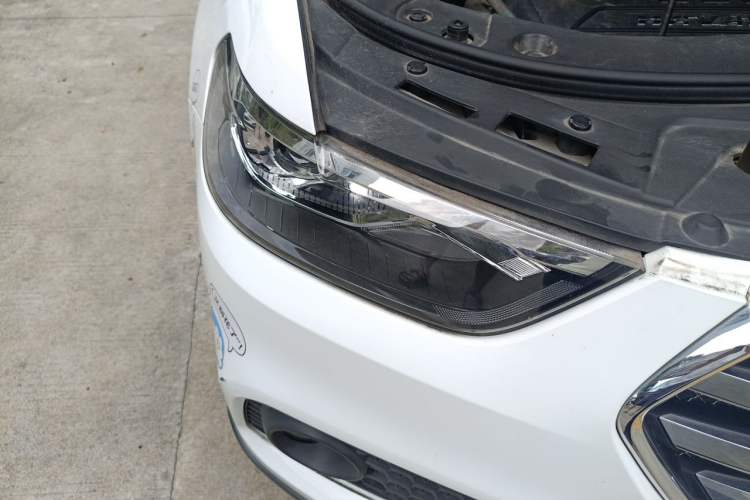 Used Haval H6 2017 Blue Label Sport Edition 1.5T Automatic Two-Wheel Drive Luxury Model Right Front Headlight