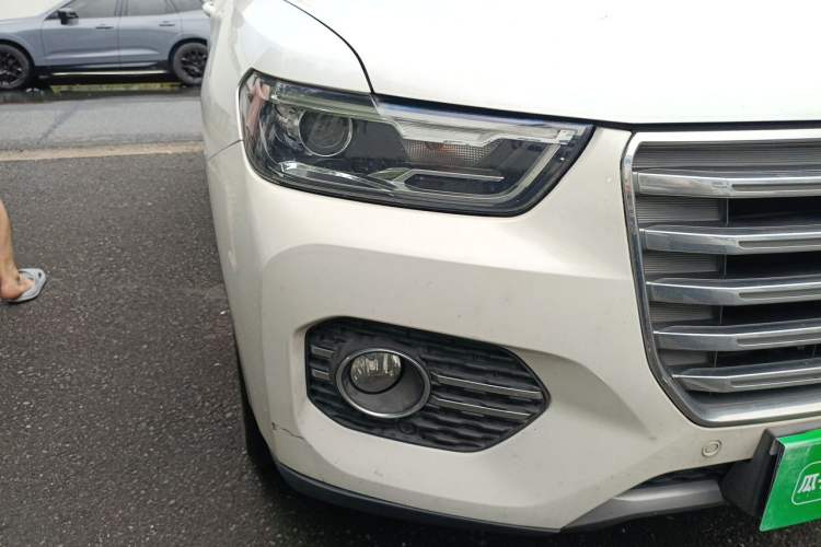 Used Haval H6 2017 Red Label 2.0T Automatic Two-Wheel Drive ZhiShang Model Right Front Headlight