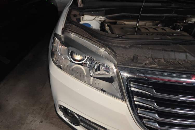 Used Haval H6 2017 Red-Label Sport Edition 1.5T Automatic Two-Wheel Drive Luxury Model Right Front Headlight