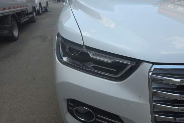 Used Haval H6 2017 Blue Label 2.0T Automatic Two-Wheel Drive Smart Edition Right Front Headlight