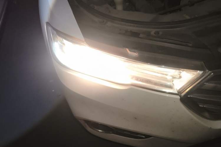 Used Haval H6 2017 Blue Label 1.5T Automatic Two-Wheel Drive ZhiShang Model Right Front Headlight