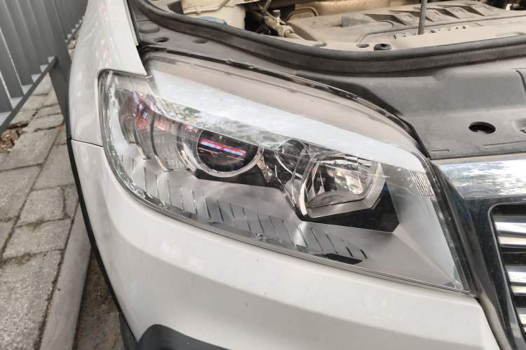 Used Haval H6 2017 Red-Label Sport Edition 1.5T Manual Two-Wheel Drive Elite Model Right Front Headlight