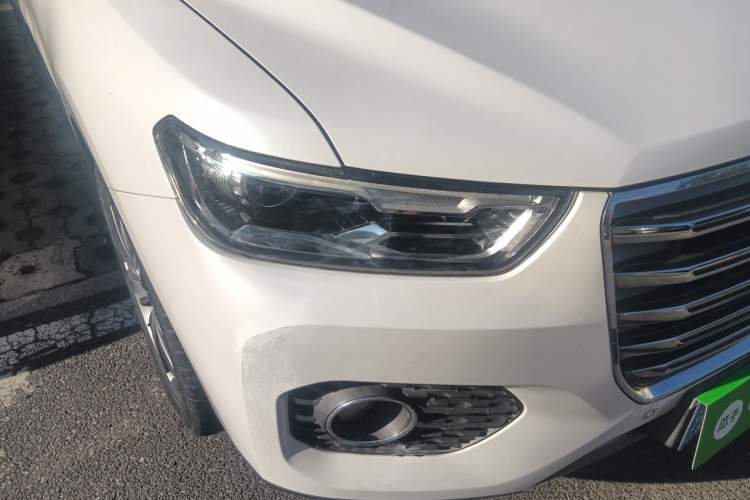 Used Haval H6 2017 Red Label 2.0T Automatic Two-Wheel Drive ZhiShang Model Right Front Headlight