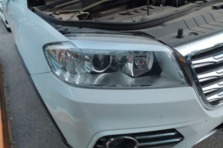 Used Haval H6 2017 Red-Label Sport Edition 1.5T Automatic Two-Wheel Drive Luxury Model Right Front Headlight