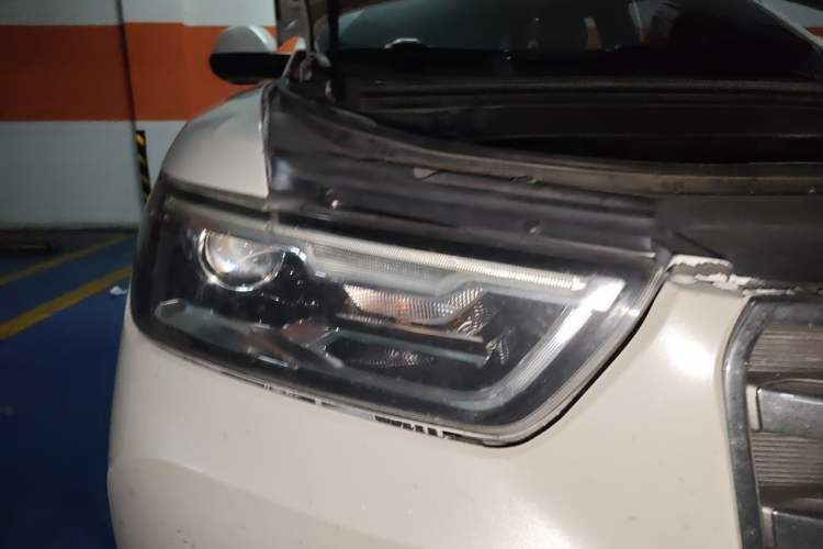 Used Haval H6 2017 Red-Label 2.0T Automatic Two-Wheel Drive Leading Edition Right Front Headlight