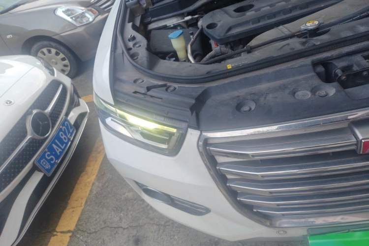 Used Haval H6 2017 Red Label 2.0T Automatic Two-Wheel Drive ZhiShang Model Right Front Headlight
