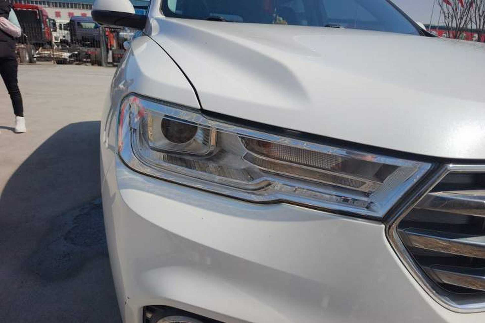 Used Haval H6 2017 Blue Label 2.0T Automatic Two-Wheel Drive Smart Edition Right Front Headlight