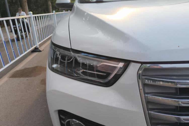 Used Haval H6 2017 Red Label 2.0T Automatic Two-Wheel Drive ZhiShang Model Right Front Headlight
