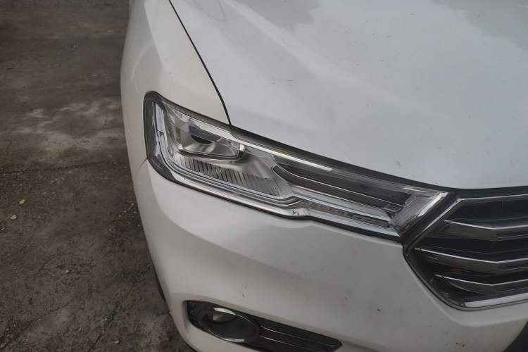 Used Haval H6 2017 Blue Label 2.0T Automatic Two-Wheel Drive Smart Edition Right Front Headlight
