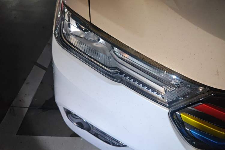 Used Haval H6 2017 Blue Label 1.5T Automatic Two-Wheel Drive Luxury Model Right Front Headlight