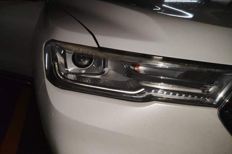 Used Haval H6 2017 Blue Label 2.0T Automatic Two-Wheel Drive Smart Edition Right Front Headlight