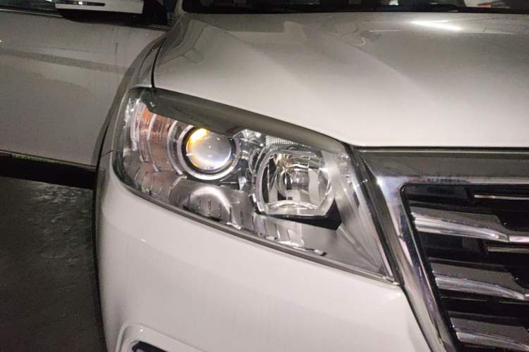 Used Haval H6 2017 Red-Label Sport Edition 1.5T Automatic Two-Wheel Drive Luxury Model Right Front Headlight