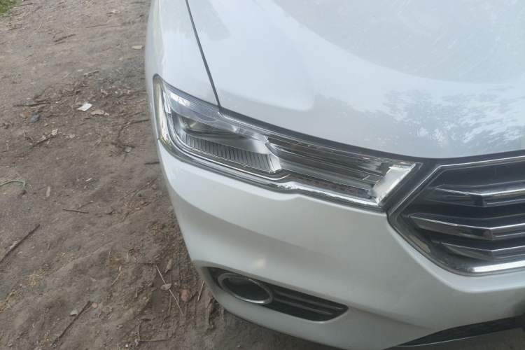 Used Haval H6 2017 Blue Label 2.0T Automatic Two-Wheel Drive Smart Edition Right Front Headlight