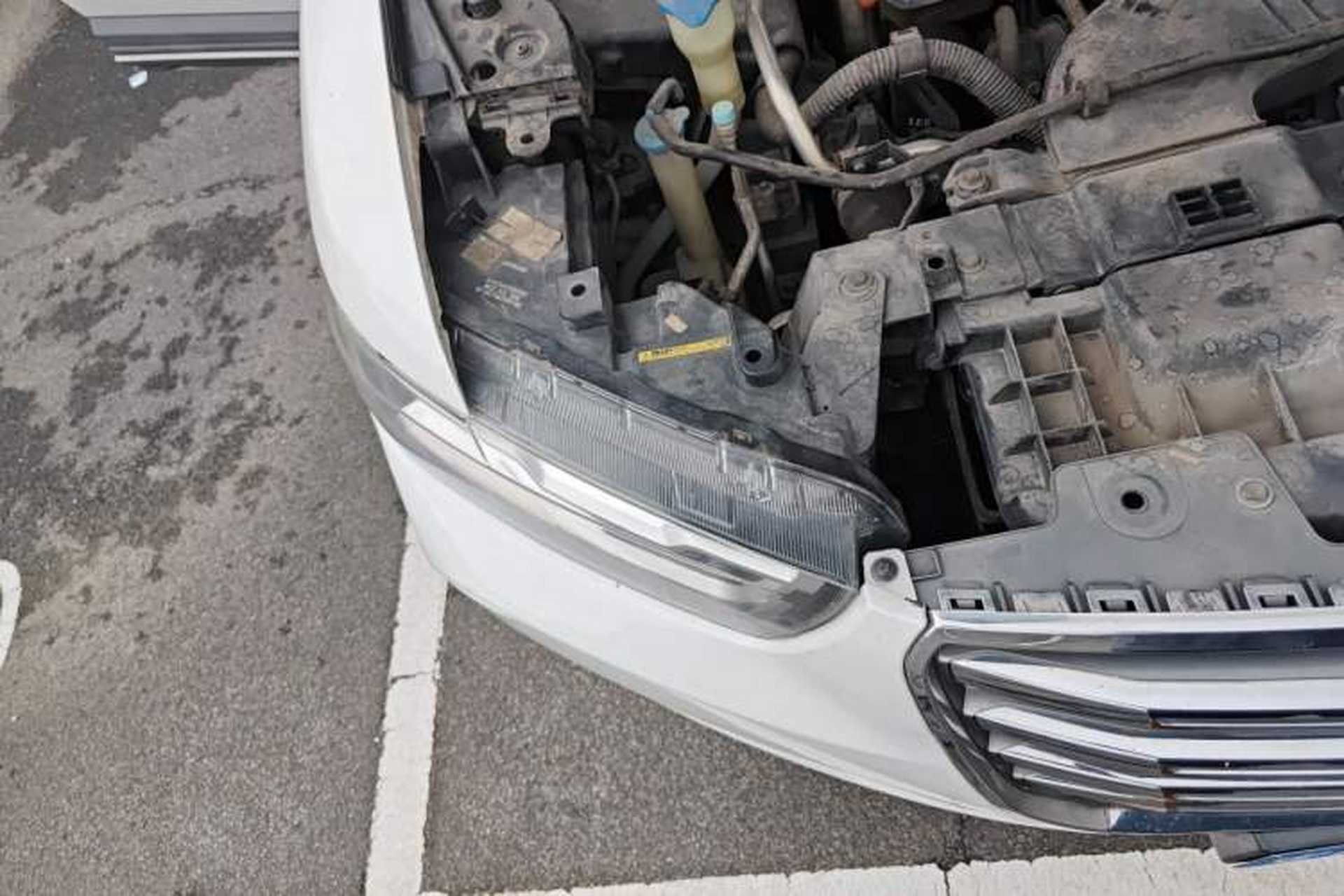 Used Haval H6 2017 Red Label 2.0T Automatic Two-Wheel Drive ZhiShang Model Right Front Headlight
