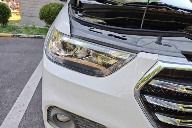 Used Haval H6 2017 Blue Label Sport Edition 1.5T Manual Two-Wheel Drive Elite Model Right Front Headlight