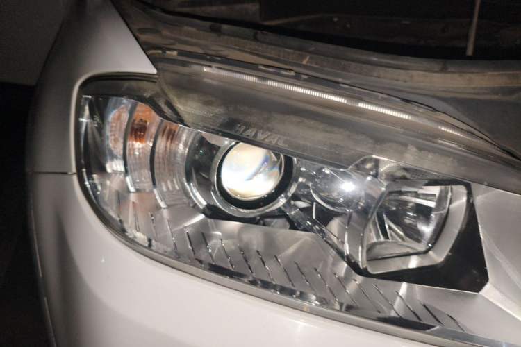 Used Haval H6 2017 Red-Label Sport Edition 1.5T Automatic Two-Wheel Drive Luxury Model Right Front Headlight