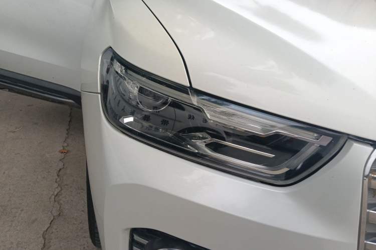 Used Haval H6 2017 Red Label 2.0T Automatic Two-Wheel Drive ZhiShang Model Right Front Headlight