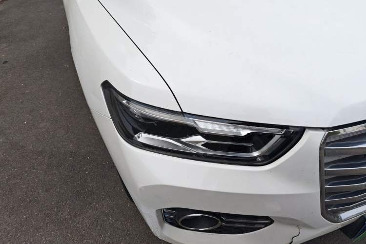 Used Haval H6 2017 Red Label 2.0T Automatic Two-Wheel Drive ZhiShang Model Right Front Headlight