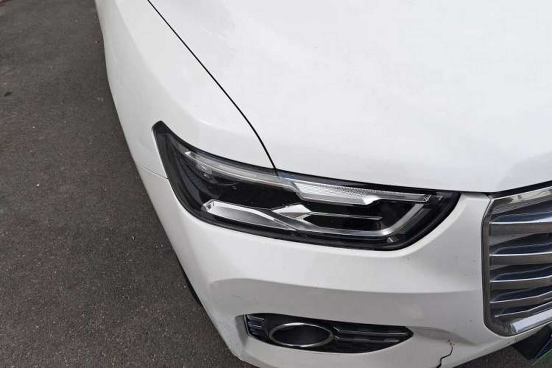 Used Haval H6 2017 Red Label 2.0T Automatic Two-Wheel Drive ZhiShang Model Right Front Headlight