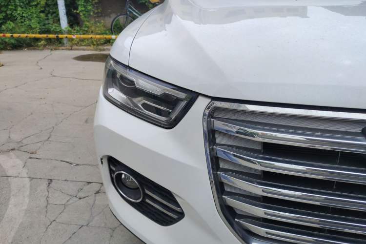 Used Haval H6 2017 Red-Label 2.0T Automatic Two-Wheel Drive Fashion Edition Right Front Headlight