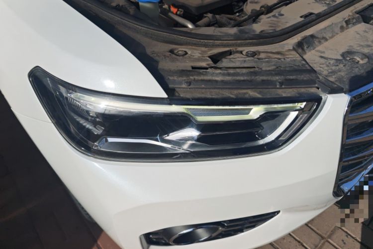 Used Haval H6 2017 Red Label 2.0T Automatic Two-Wheel Drive ZhiShang Model Right Front Headlight